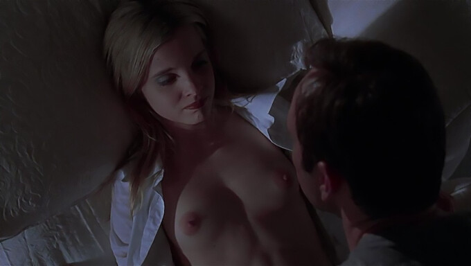 Stunning Mena Suvari In Her Element: The Amazing American Beauty