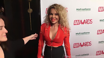 Riley Star Și Prietenii Ei Merg Pe Covorul Roșu Al Premiilor Avn 2018