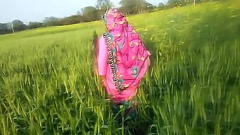 Bhabhi Desi Se Bucură De Sex În Aer Liber În Mediul Rural Indian