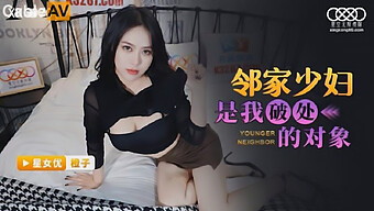 拥有大自然乳房的继妹与她的弟弟亲密接触