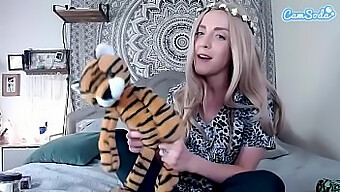 Camsoda Præsenterer En Hed Møde Mellem Carol Baskin Og Joe Exotic I En Stor Sort Pik-Tema Tiger King Parodi