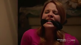 Katie Leclerc在60 Fps的复仇场景中被撕裂。