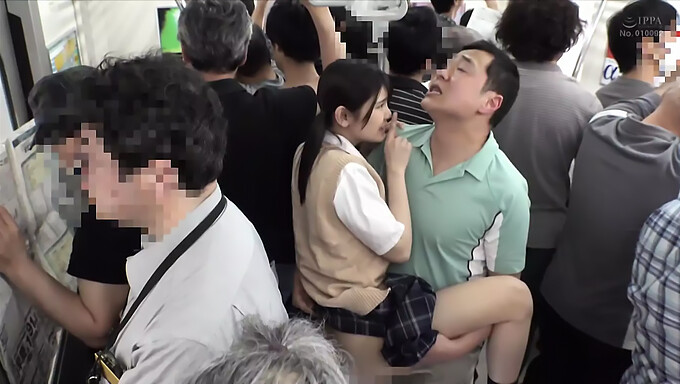 Beijos Apaixonados Despertam Os Desejos De Uma Adolescente Japonesa Em Um Vídeo Em Hd.