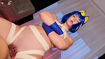 大屁股的cosplayer Ankha Meme在热辣的色情视频中变得真实