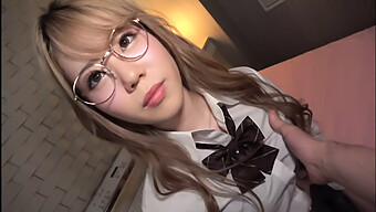 Teen Mit Brille Wird In Hardcore Japanischem Porno Besamt