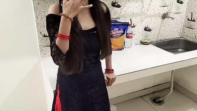 Desi Kitchen Sex With Ex-Gf - Indian Porn