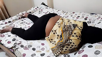 First-Time Indian 19-Year-Old Chubby Gf Screams During Sex With Bf