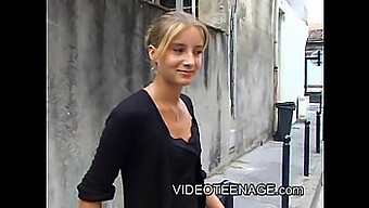 Premier Casting Pour Une Jeune Actrice Blonde En Herbe