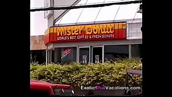 Documentário Sobre As Garotas Sensuais De Massagem E Bar De Pattaya, Tailândia