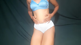 Adolescente Sri Lankan Se Masturba Em Lingerie Azul