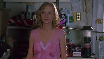 Anne Heche Memamerkan Aset Alaminya Di Donnie Brasco