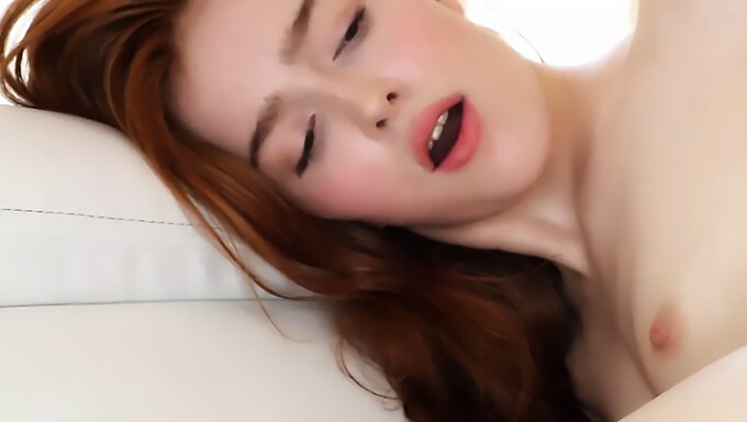 Jia Lissa'S Intense Genot Tijdens Een Orgasme