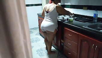 Video Pov Milf Latina Membersihkan Dapur Sambil Saya Memuaskan Diri Sendiri