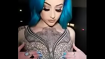 La Donna Tatuata Più Ampia Protagonista Di Un Video