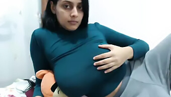 Curvy Indian Webcam Model Indulges In Self-Pleasure For Viewers