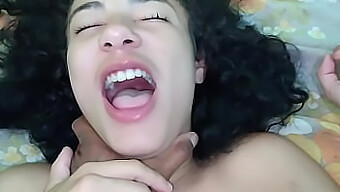 Brasilianische Teenagerin Bekommt Cumshot